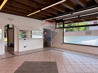 Immobile commerciale in Vendita a Belluno, 375'000€, 140 m²