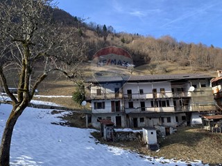 Casa Semi Indipendente in Vendita a Seren del Grappa, 55'000€, 200 m²