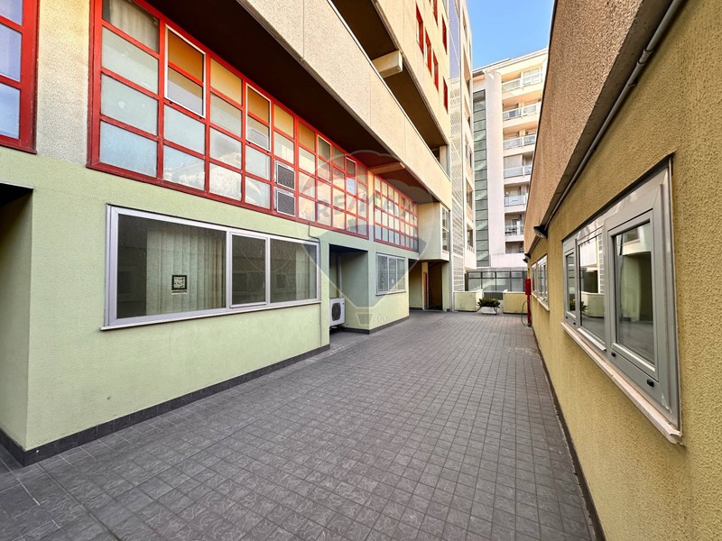 Ufficio in Vendita a Pesaro, 180'000&euro;, 145 m²