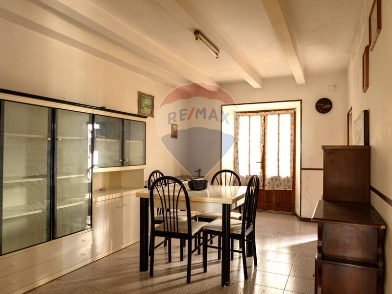 Casa Semi Indipendente in Vendita a Cingoli, 39'000&euro;, 151 m²