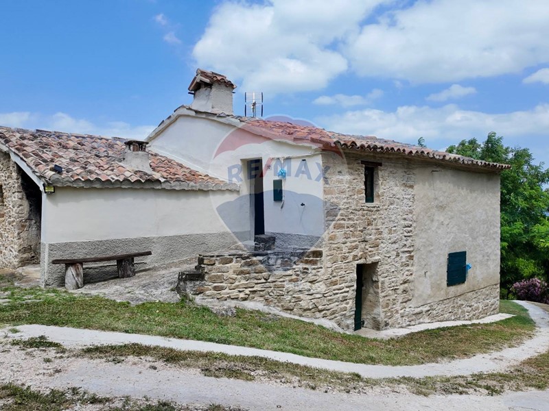 Casa Indipendente in Vendita a Serra San Quirico, 74'000€, 130 m²