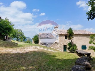 Casa Indipendente in Vendita a Serra San Quirico, 74'000€, 130 m²