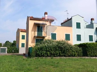 Villa in Vendita a Biandrate, 105'000€, 130 m²