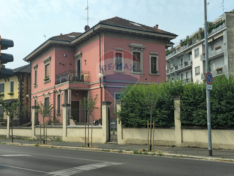 Casa Semi Indipendente in Vendita a Pavia, 890'000€, 340 m²