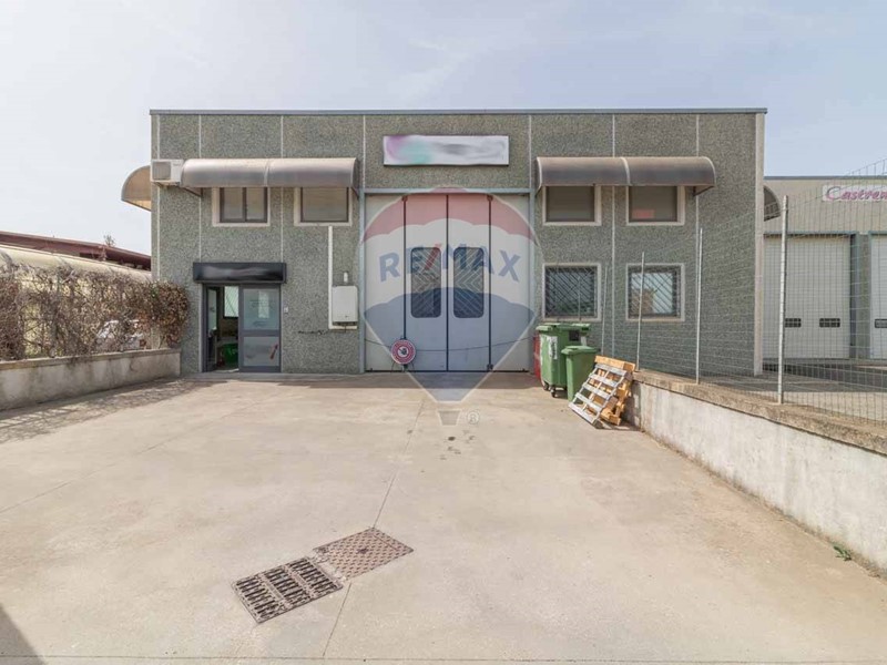 Laboratorio in Vendita a Montalto di Castro, 180'000€, 240 m²