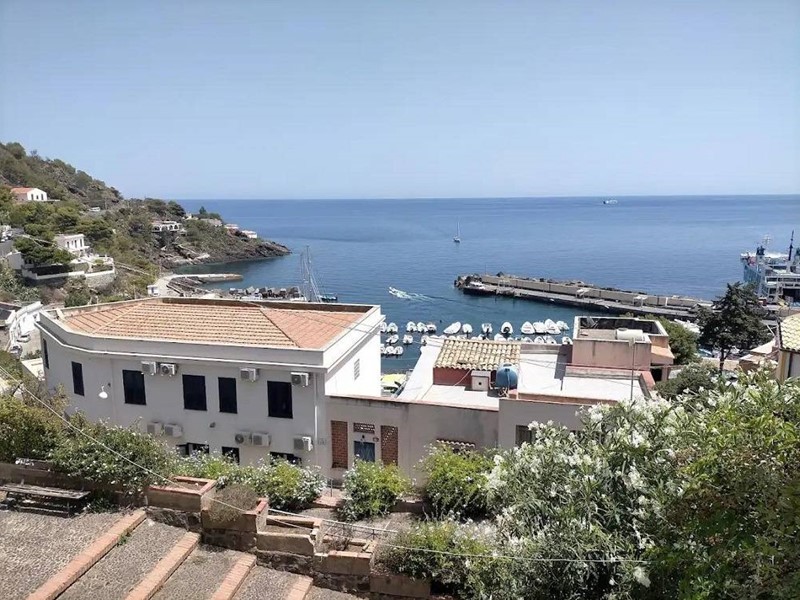 Attività commerciale in Vendita a Ustica, 85'000€, 65 m²