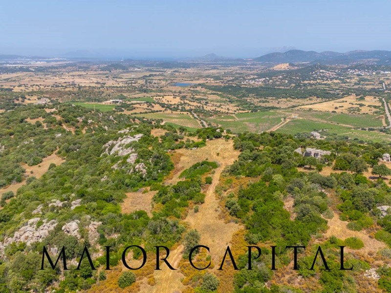 Terreno edificabile in Vendita a Loiri Porto San Paolo, 190'000€, 71000 m²