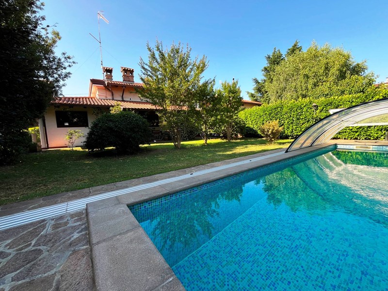 Villa in Vendita a Gorizia, 490'000€, 270 m²
