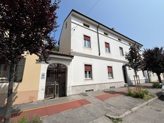 Casa Indipendente in Vendita a Gorizia, 290'000€, 410 m²