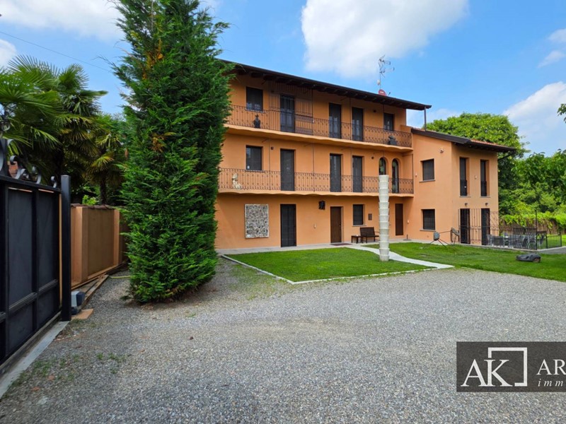 Villa in Vendita a Agrate Conturbia, 600'000€, 310 m²