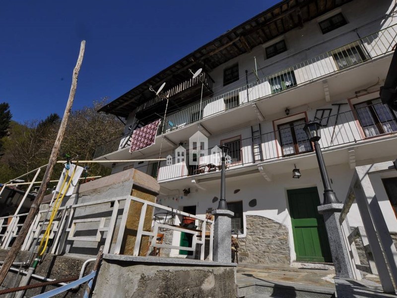 Casa Indipendente in Vendita a Sparone, 85'000€, 155 m²