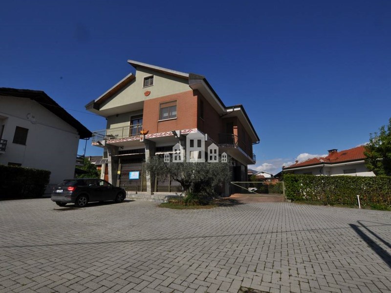 Casa Indipendente in Vendita a Castellamonte, 375'000€, 140 m²