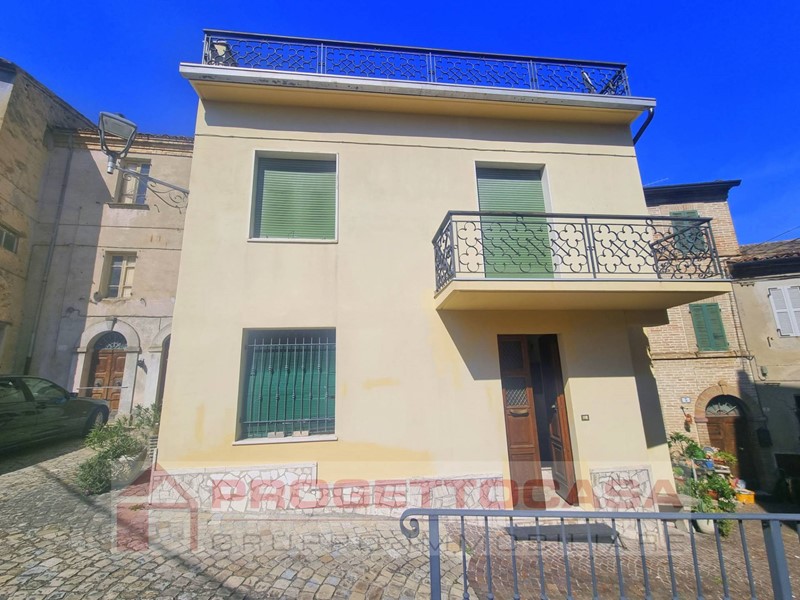 Casa Indipendente in Vendita a Montalto delle Marche, 125'000€, 119 m²