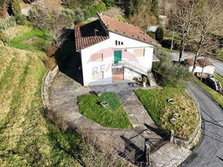 Villa in Vendita a Bagni di Lucca, 197'000€, 190 m²