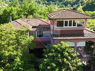 Villa in Vendita a Gallicano, 397'000€, 230 m²