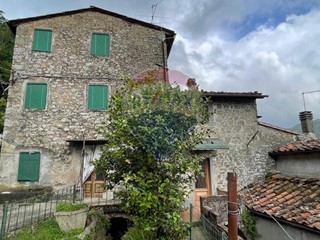 Casa Indipendente in Vendita a Bagni di Lucca, 69'000€, 150 m²