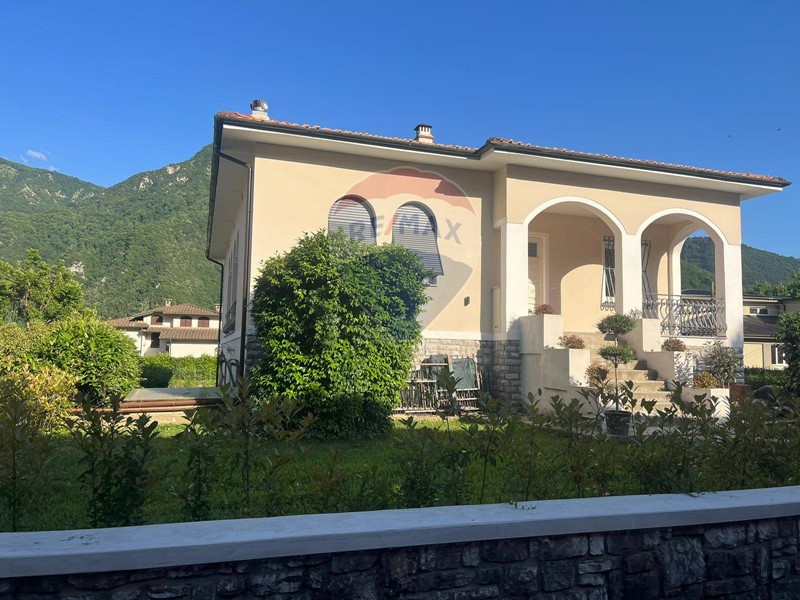 Villa in Vendita a Borgo a Mozzano, 420'000&euro;, 209 m²