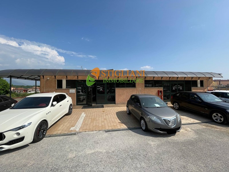 Immobile commerciale in Affitto a Sora, 5'000€, 505 m²