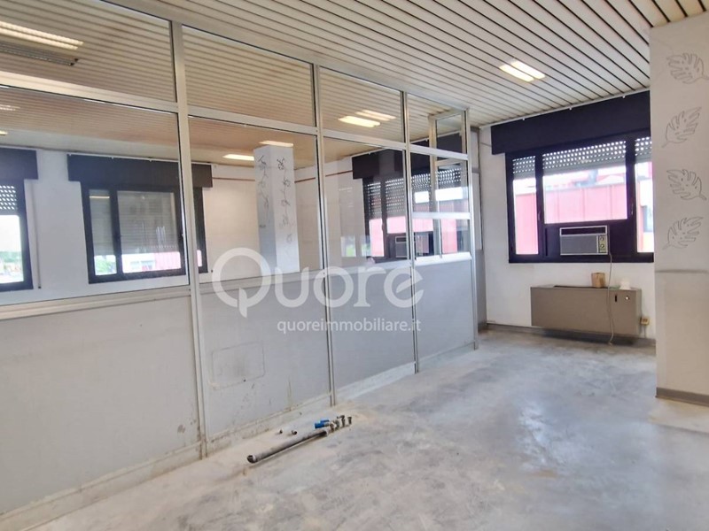 Laboratorio in Vendita a Udine, 120'000€, 144 m²