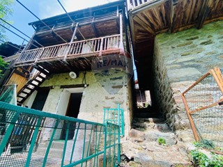 Casa Semi Indipendente in Vendita a Fontainemore, 30'000€, 90 m²