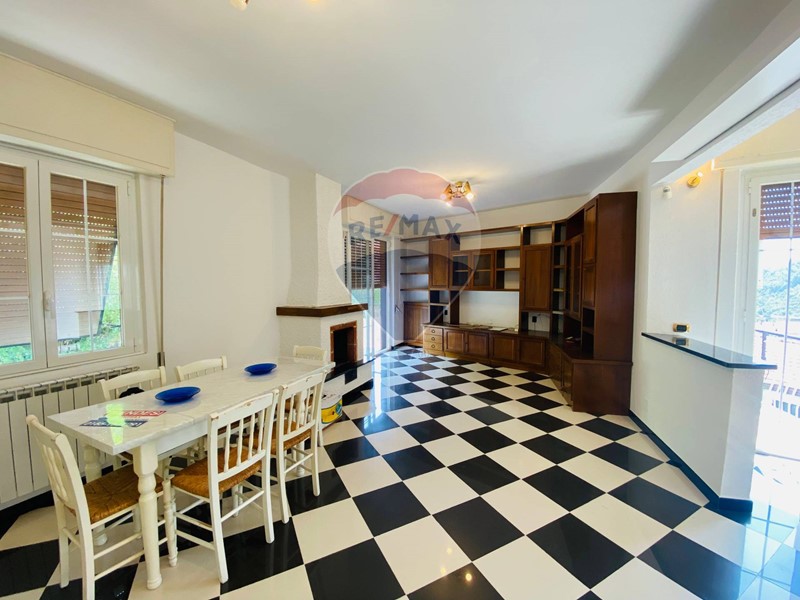 Bilocale in Vendita a Deiva Marina, 125'000€, 83 m²