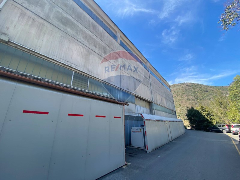 Immobile commerciale in Vendita a Recco, 3'600'000€, 3650 m², con Box