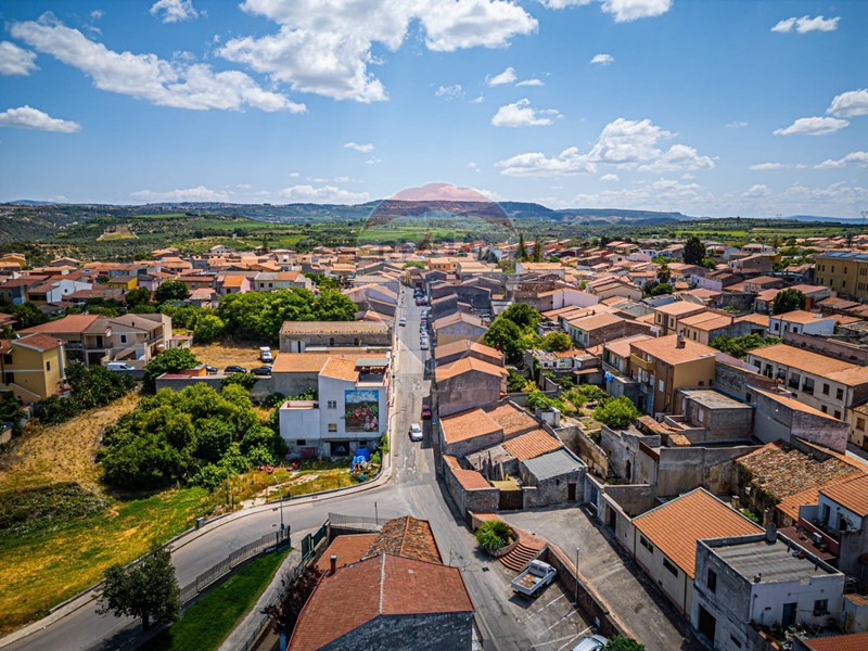 Quadrilocale in Vendita a Usini, 112'500€, 161 m²