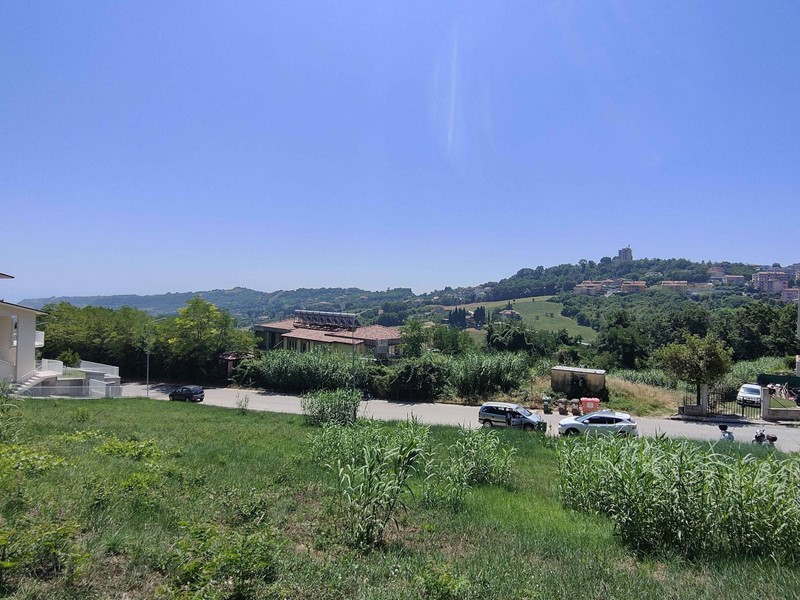 Terreno edificabile in Vendita a Acquaviva Picena, 80'000€, 1957 m²