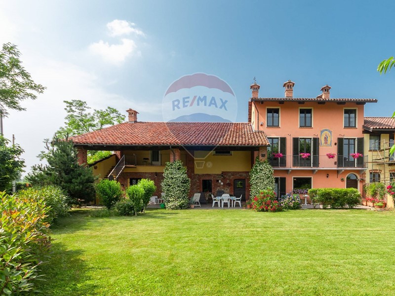 Rustico in Vendita a Bene Vagienna, 449'000€, 500 m²