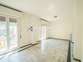 Trilocale in Vendita a Sanremo, 220'000€, 99 m²