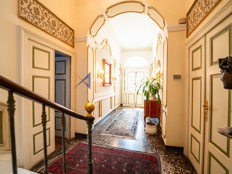 Villa in Vendita a Imperia, 1'350'000€, 700 m²