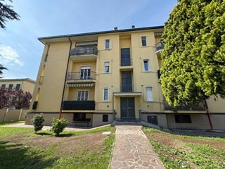 Attività commerciale in Vendita a Vanzago, 165'000€, 87 m²