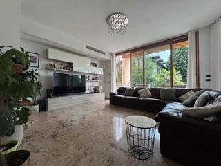 Villa in Vendita a Vergiate, 790'000€, 400 m²