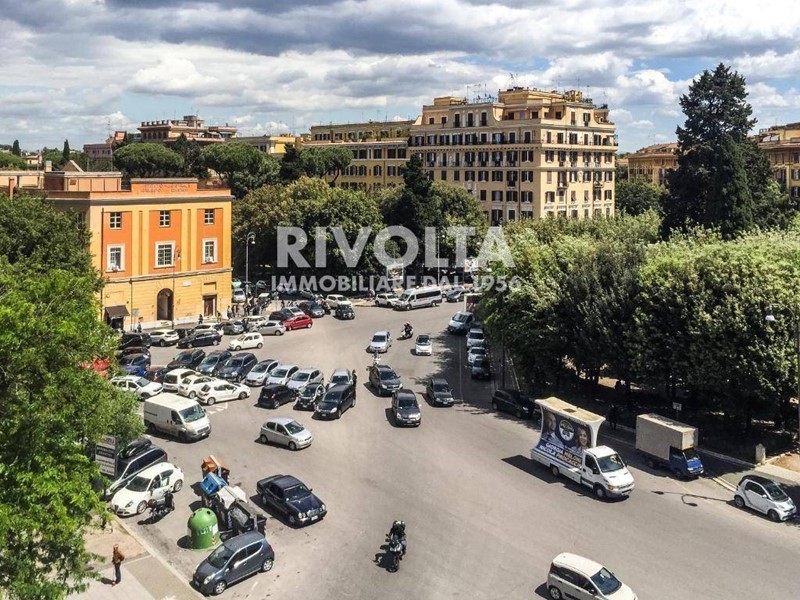 Appartamento in Affitto a Roma, 6'600€, 160 m²