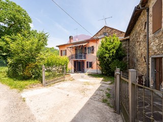 Casa Semi Indipendente in Vendita a Corniglio, 115'000&euro;, 378 m²