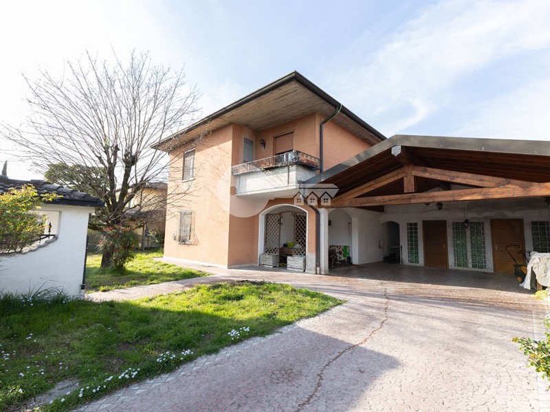 Casa Semi Indipendente in Vendita a Leno, 275'000€, 225 m²