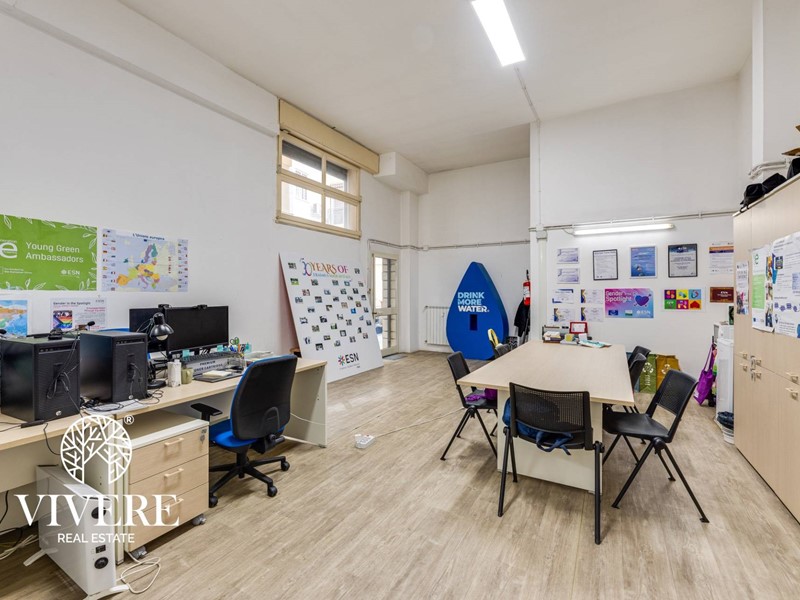 Ufficio in Vendita a Roma, 85'000€, 61 m²