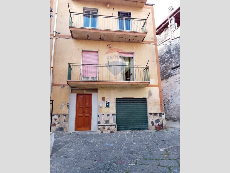 Casa Indipendente in Vendita a Sessa Aurunca, 35'000€, 150 m²