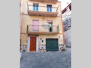 Casa Indipendente in Vendita a Sessa Aurunca, 35'000€, 150 m²