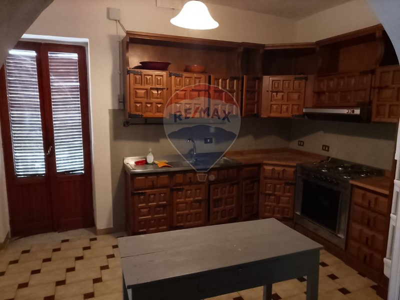 Villa in Vendita a Sessa Aurunca, 95'000€, 240 m²