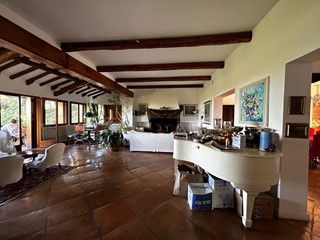 Villa in Vendita a Monte Porzio Catone, 800'000€, 440 m²