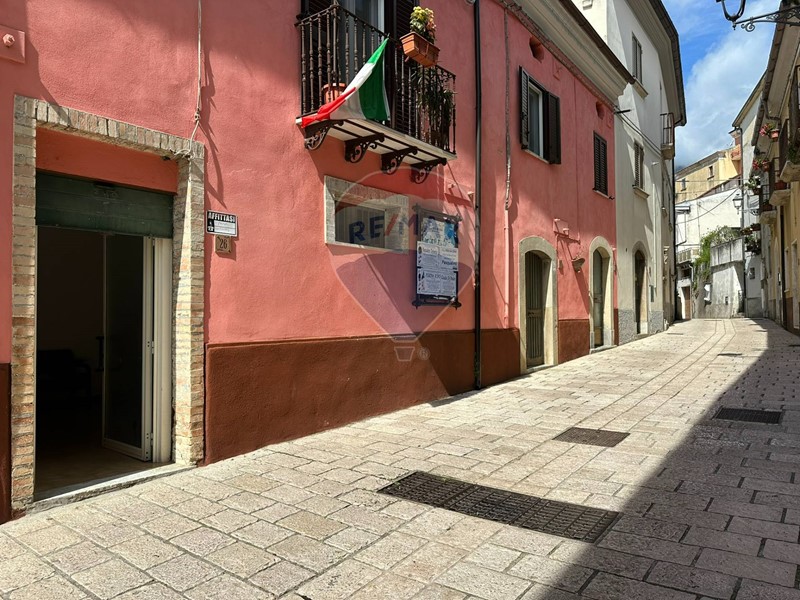 Immobile commerciale in Vendita a Scapoli, 27'000€, 27 m²