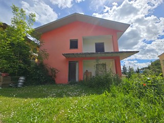 Casa Semi Indipendente in Vendita a L'Aquila, 85'000&euro;, 330 m²
