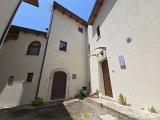 Casa Indipendente in Vendita a Barete, 75'000&euro;, 200 m²