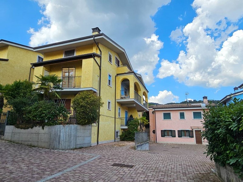 Villetta a schiera in Vendita a L'Aquila, 250'000&euro;, 150 m²