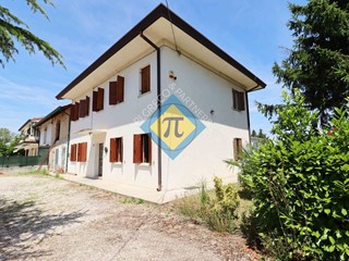Casa Indipendente in Vendita a Azzano Decimo, 180'000€, 258 m²
