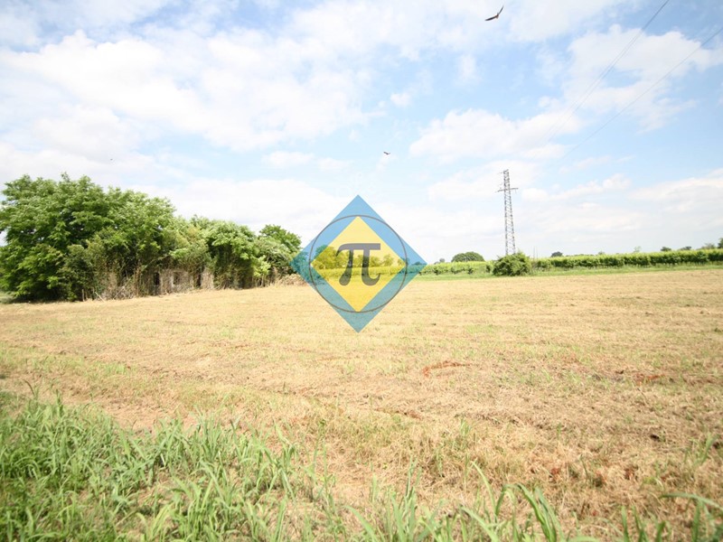 Terreno edificabile in Vendita a Valvasone Arzene, 75'000€, 4100 m²