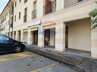 Immobile commerciale in Vendita a Sernaglia della Battaglia, 300'000€, 290 m²