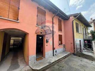 Casa Semi Indipendente in Vendita a Gavirate, 108'000€, 79 m²