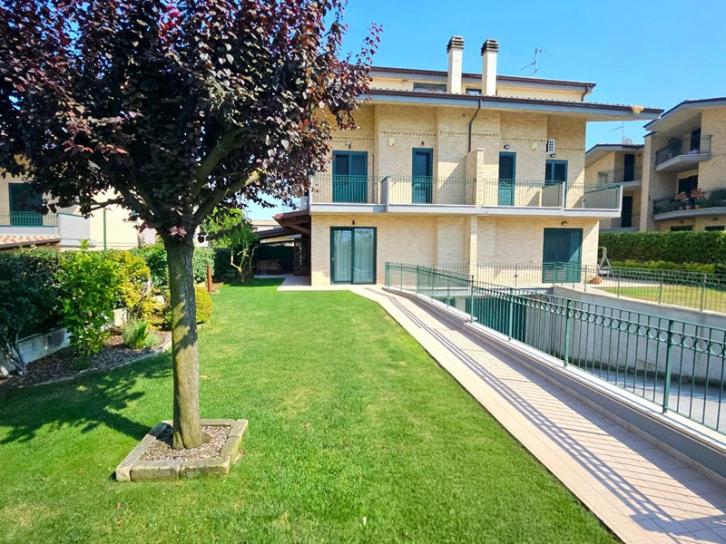 Casa Semi Indipendente in Vendita a Teramo, 310'000€, 160 m²